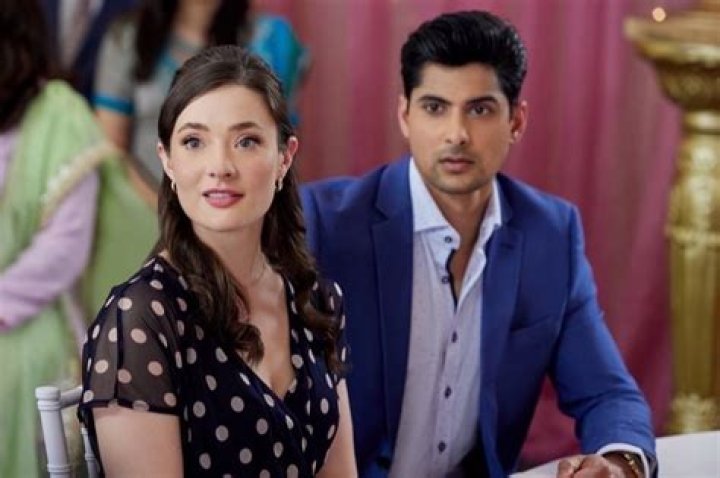 When Calls The Heart Actress Eva Bourne Is Returning to Hallmark Channel